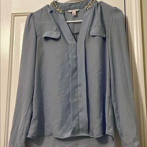Blue blouse with pearls
